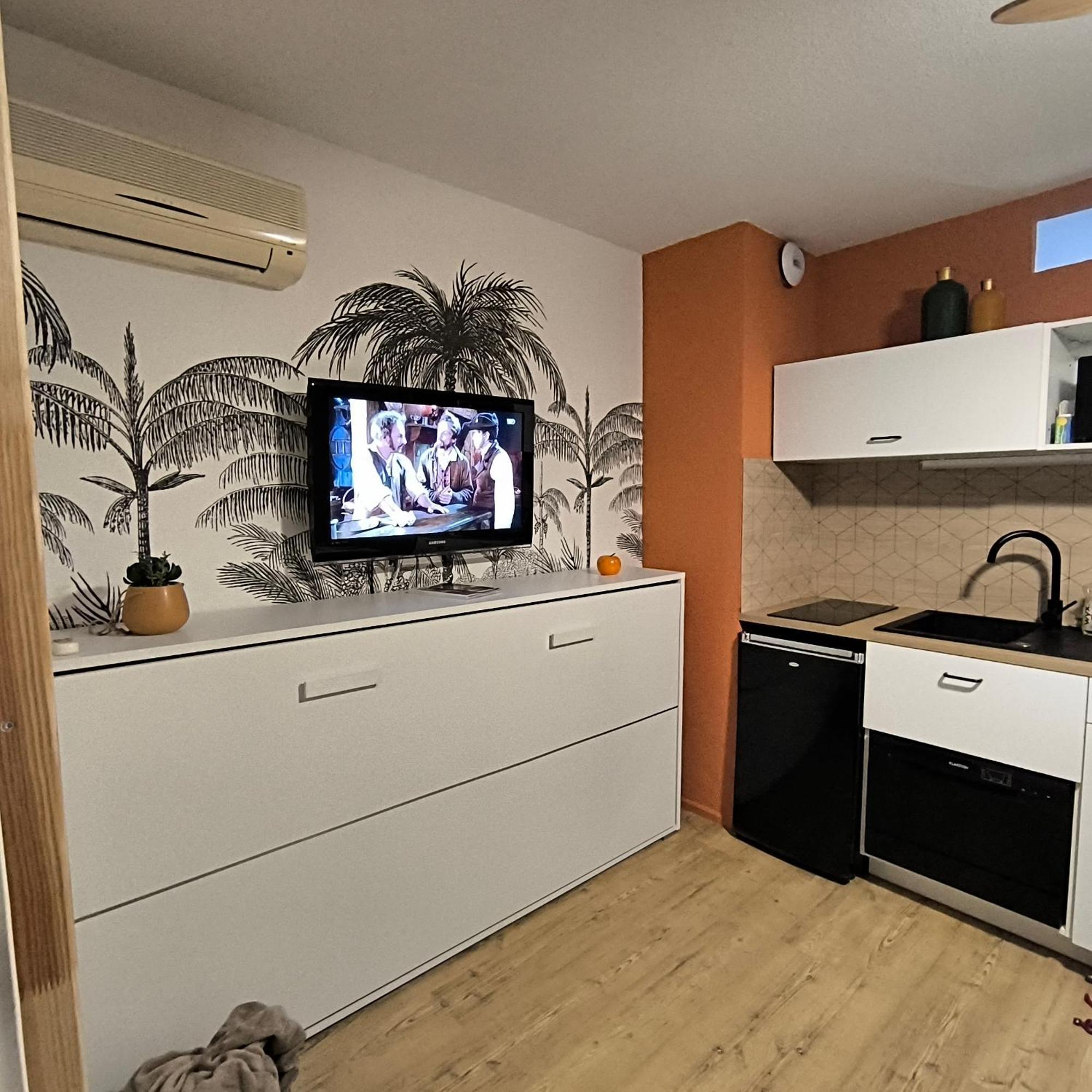 Le Petit Barcares Apartment Le Barcares Bagian luar foto
